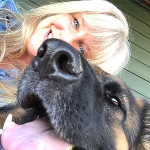 Meet your Posher, Debbie